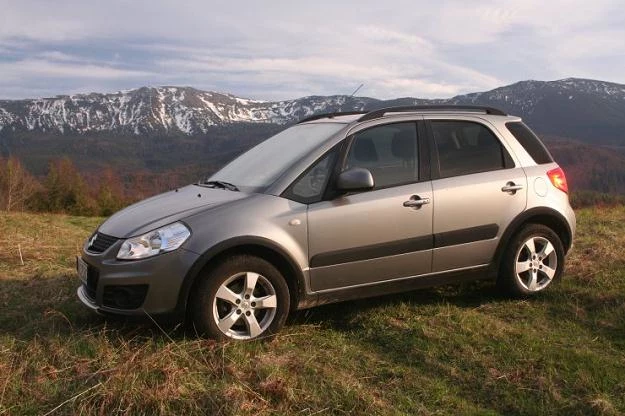 Suzuki SX4 z napędem wszystkich kół nadaje się i do miasta i w góry