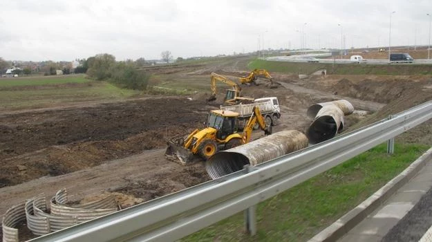 Autostrada jest budowana ze złych materiałów?