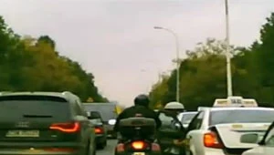 Kto winien? Motocyklista czy kierowca taksówki? Video