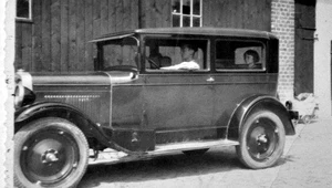 Chevrolet typ AB z 1928 roku, za kierownicą Jerzy Jagodziński, zdjęcie z 1939 roku