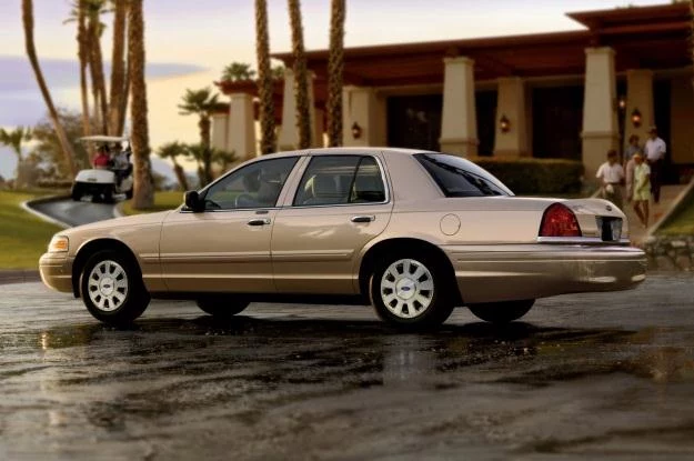 Ford crown victoria występuje chyba w każdym filmie o amerykańskich policjantach