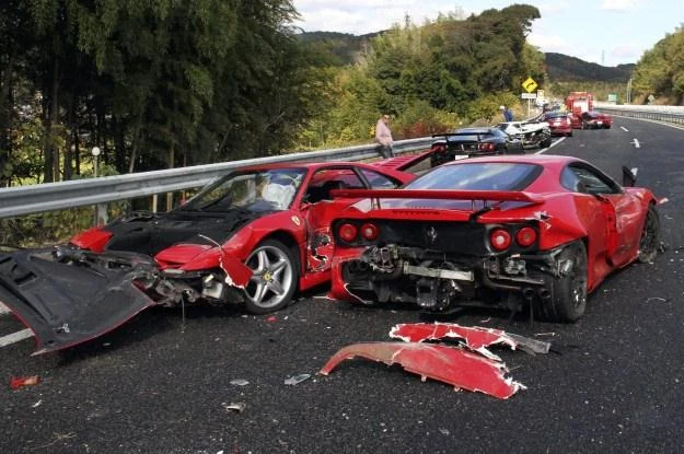 W wypadku uczestniczyło osiem aut ferrari