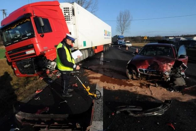 Do większości wypadków dochodzi na drogach jednojezdniowych