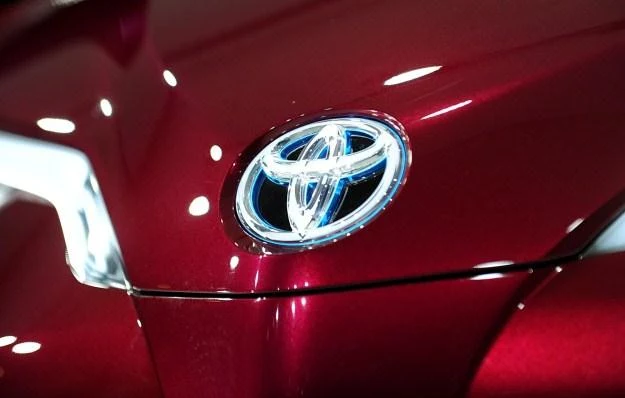 Toyota, dzięki zaangażowaniu w samochody hybrydowe, jest liderem zestawienia