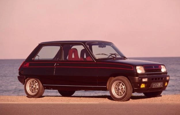 Renault 5 w swoim czasie był samochodem kultowym