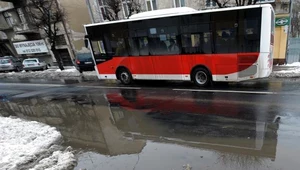 Poprawiają się warunki na drogach. Gdzie jest ślisko?