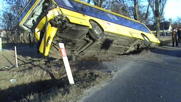 Autobus po zderzeniu z motocyklem