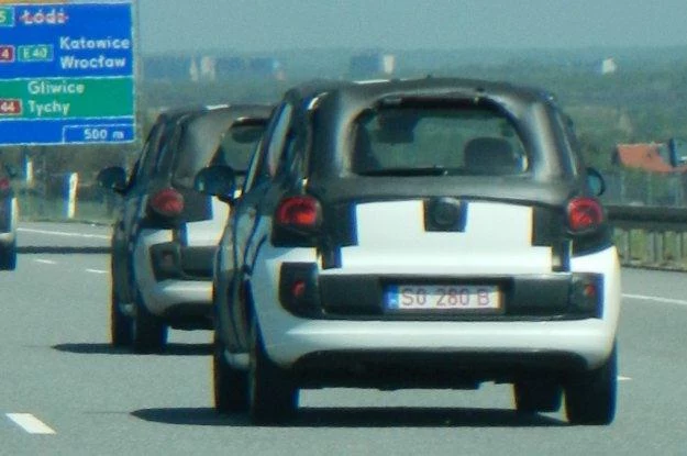 Fiaty 500L na autostradzie A1