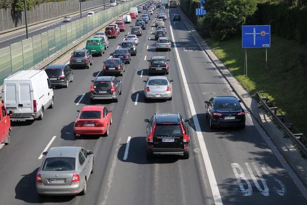 Jak jeździć, by palić mało paliwa? / Fot: Adam Stępień