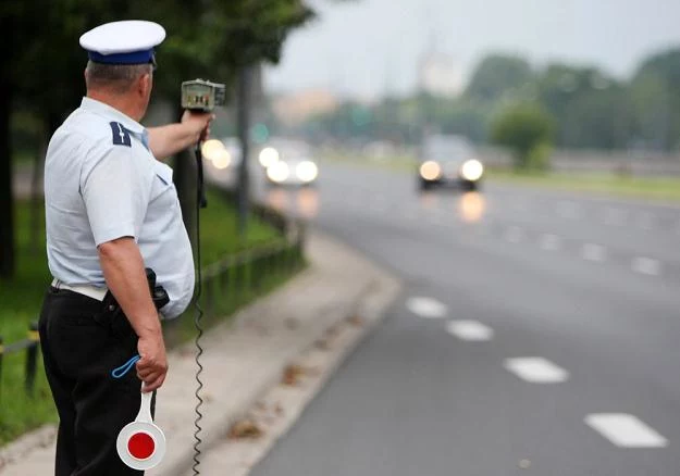 Kierowcy nie jeżdżą wolniej, a płacą mniej mandatów. Jak to możliwe? / Fot: Stanisław Kowalczuk