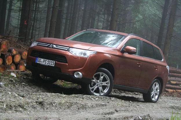 Nowy mitsubishi outlander