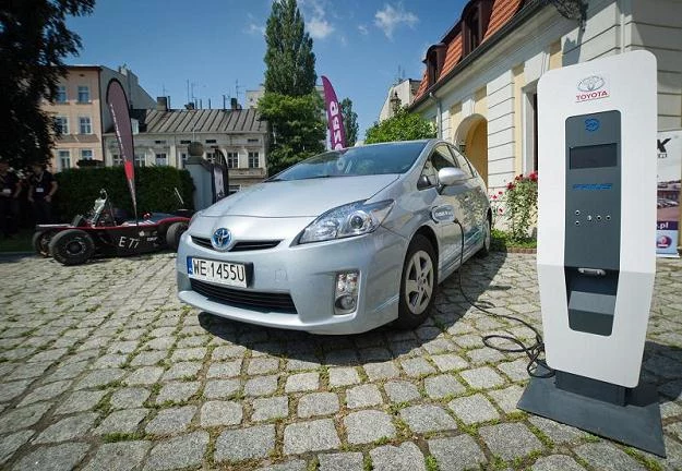 Samochody elektryczne są bardzo drogie