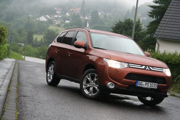 Nowy mitsubishi outlander