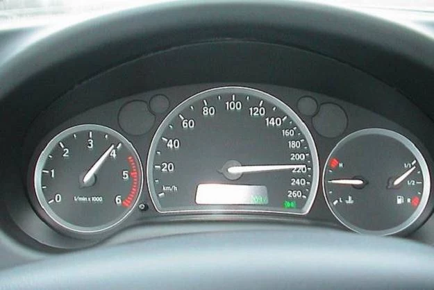 280 km/h to bardzo wysoka prędkość. Niewiele aut tyle pojedzie