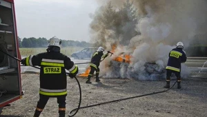 Potworna śmierć w mercedesie. Spłonął żywcem