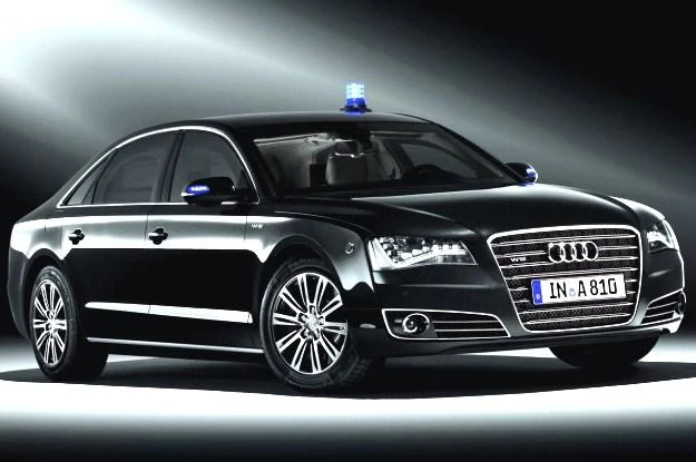 Audi A8 security jeździ Donald Tusk