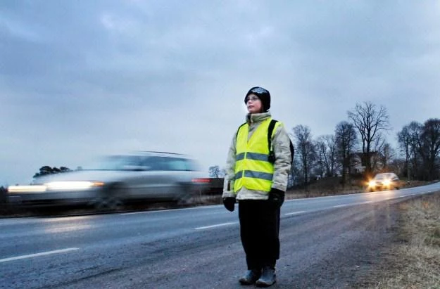 Ideałem byłoby gdyby piesi po zmroku nosili kamizelki