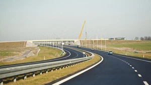 Jechał 222 km/h na drodze ekspresowej. Goniło go wideo...