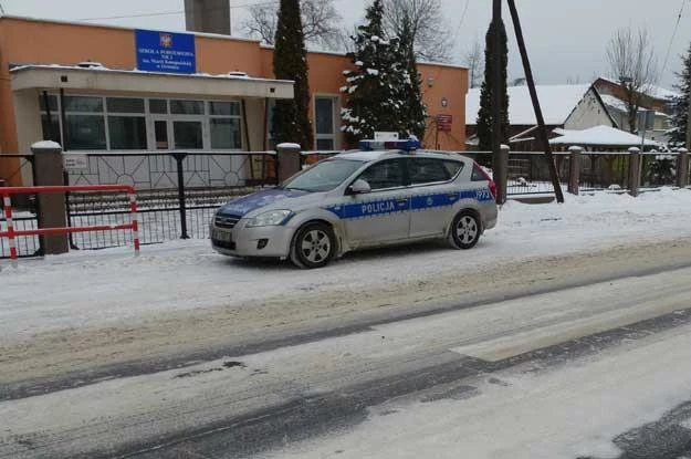 To parkowanie na pasach skończyło się mandatem dla policjanta