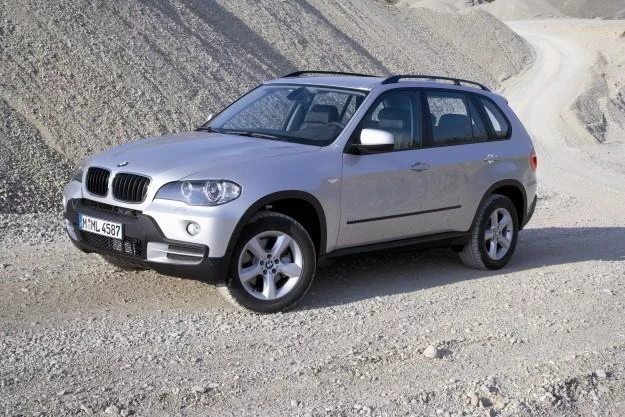 30 tys. BMW X5 poprzedniej generacji trafi do serwisów