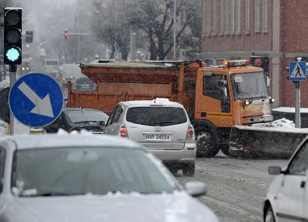 Na wielu drogach panują trudne warunki jazdy