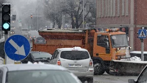 Na wielu drogach panują trudne warunki jazdy