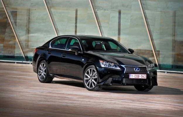 Lexus sprzedaje dużo samochodów hybrydowych