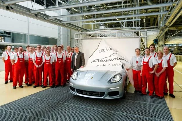 Porsche Panemera z numerem 100 000