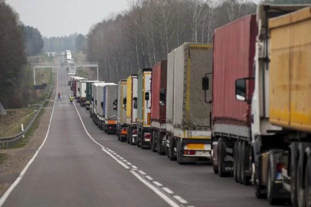 Dziś pociągi jeżdżą po drogach... / Fot: Michał Kość/Agencja Wschód