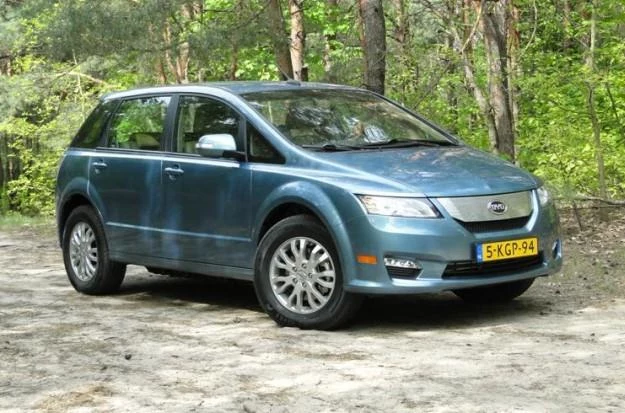 BYD B6