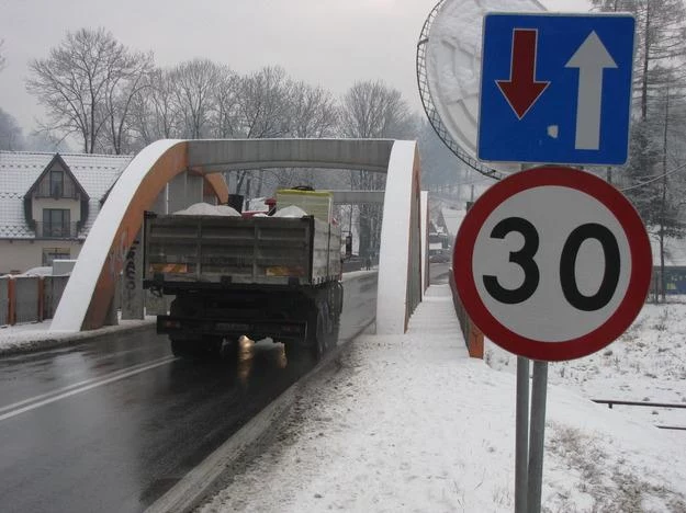 Na moście obowiązuje ograniczenie do 30 km/h. Wkrótce ma być ruch wahadłowy