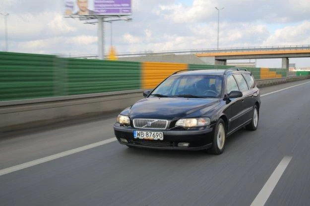 Najsłabszym punktem samochodu jest zawieszenie. Sworznie wahaczy wymienia się czasem 2 razy w roku