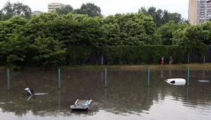 Tych samochodów zalanych na trasie AK uratować się nie da