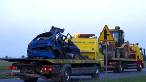 Śmierć czwórki dwudziestolatków. Peugeot wpadł w koparkę