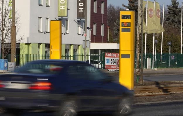 Taki fotoradar rejestruje również przejazd na czerwonym świetle / Fot: Stanisław Kowalczuk