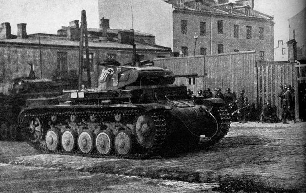 Czołg PzKpfw II Ausf. C na ulicach Warszawy we wrześniu 1939 roku