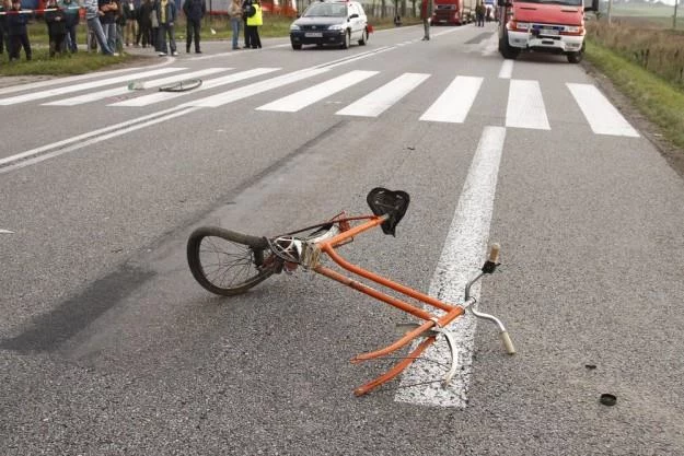 Zwykle zderzenie rowerzysty z samochodem kończy się tragicznie / Fot: Marek Maliszewski