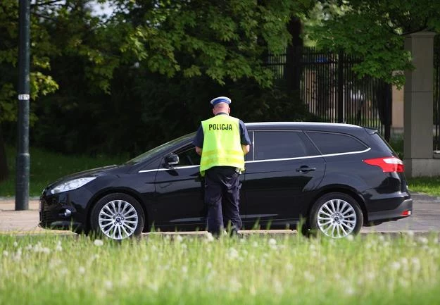 Policjant ma prawo zatrzymać dowód rejestracyjny / Fot: Stanisław Kowalczuk