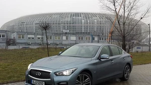 Infiniti Q50 wyświetli na ekranie zdjęcie żony albo psa, wedle życzenia