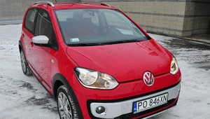 Volkswagen cross up! 1.0 75 KM. Czerwona mrówka na białym śniegu