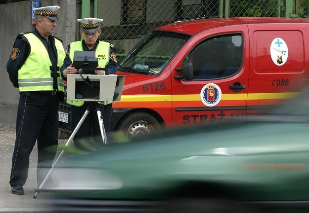 Ciekawe czy w Warszawie też strażnicy pędzą 140 km/h przed fotoradarem / Fot: Stefan Maszewski