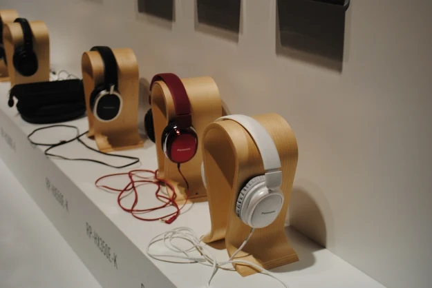 Panasonic zaprezentował również różne modele słuchawek Panasonic zaprezentował również różne modele słuchawek