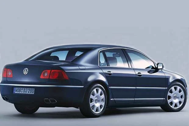 Dwie rury wydechowe vw D1 sugeruje ogromną moc