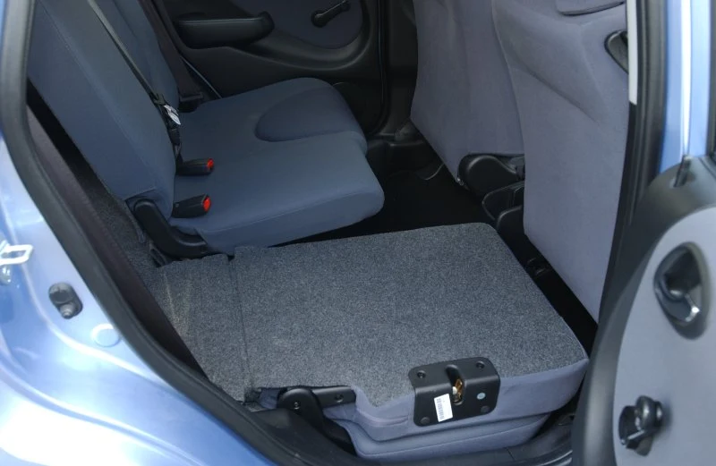 Składanie tylnych siedzeń jest wręcz bajecznie proste.