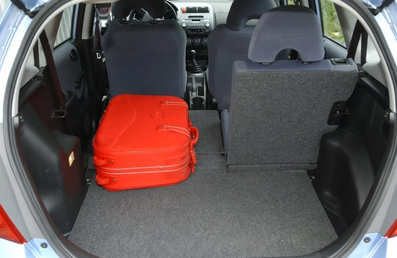 Inni producenci mogą się uczyć: po złożeniu siedzeń (co trwa sekundę) powstaje idealnie płaska podłoga przestrzeni bagażowej.