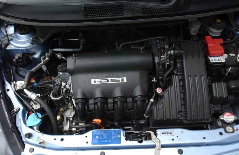 Nietypowo dla Hondy silniki mają osiem zaworów (2 na cyl.).