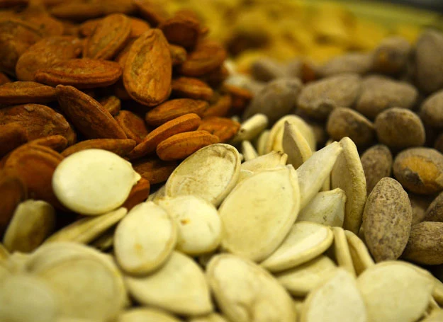 Jedz po kilka orzeszków, pestek i kiełków, a zapewnisz dzienne zapotrzebowanie na selen Jedz po kilka orzeszków, pestek i kiełków, a zapewnisz dzienne zapotrzebowanie na selen