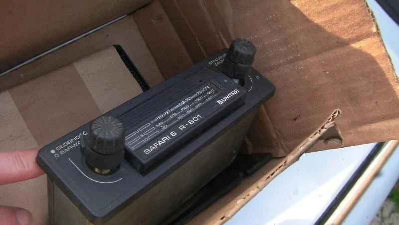 Wyposażenie dodatkowe: radio. Nie zamontowane. Ale też z poprzedniej epoki