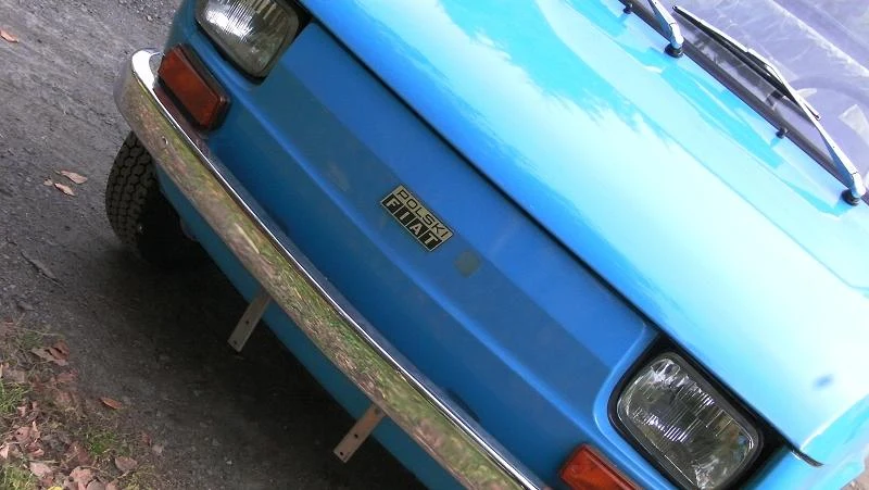Polski fiat... Wszystko o tym samochodzie znajdziesz tutaj: http://motoryzacja.interia.pl/wiadomosci/ciekawostki/news/autentyczna-prawie-32-letnia-nowka,1706468,1718