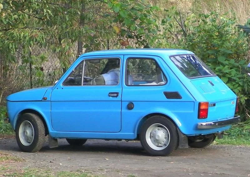 Ten maluch to autentyk. Z 1980 roku. Wszystko o tym samochodzie znajdziesz tutaj: http://motoryzacja.interia.pl/wiadomosci/ciekawostki/news/autentyczna-prawie-32-letnia-nowka,1706468,1718